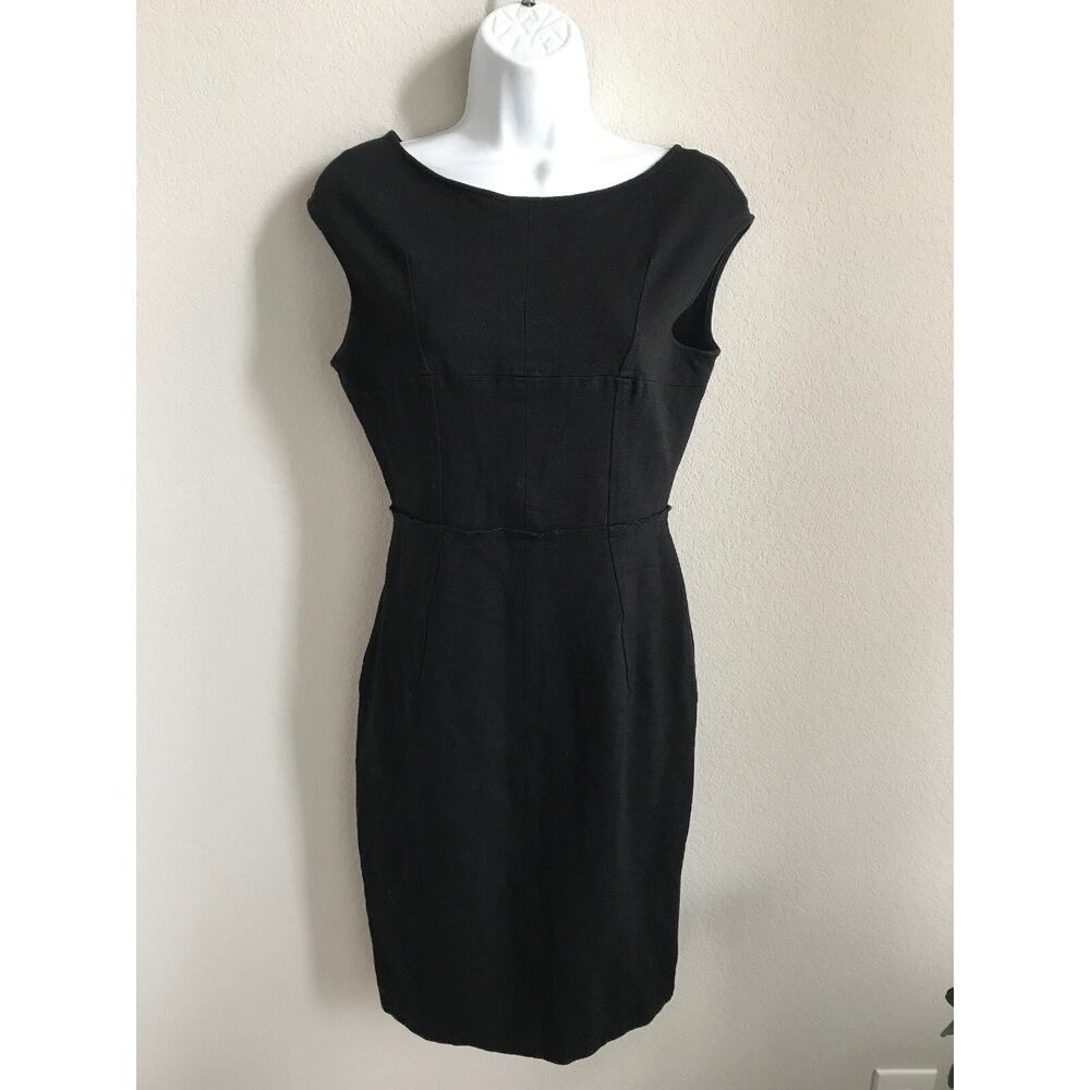 EUC Magaschoni classic short pencil body-con little black dress zipper size 4